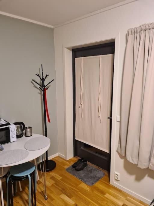 Small Studio Appartment Tromso Bagian luar foto
