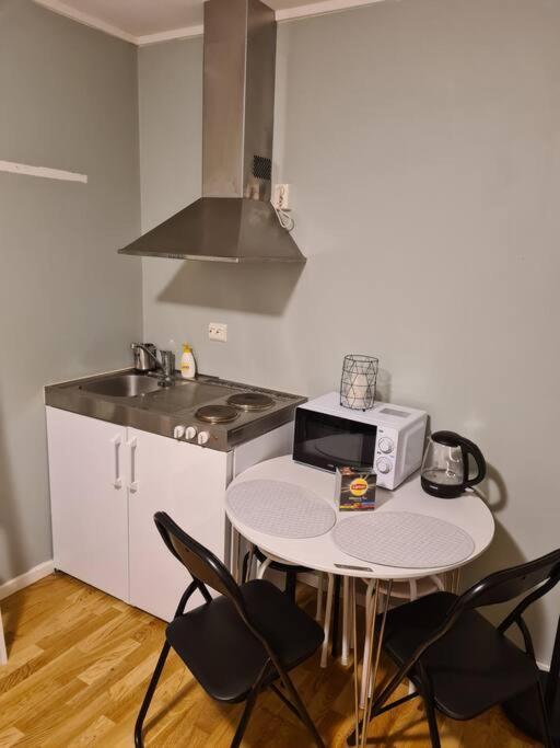 Small Studio Appartment Tromso Bagian luar foto